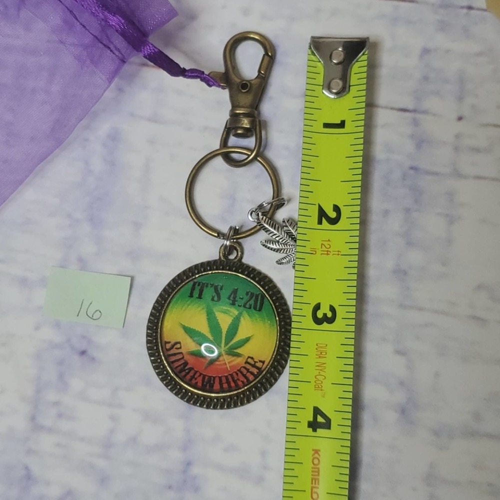 Handmade Leaf Keychain - Picture 2 of 4